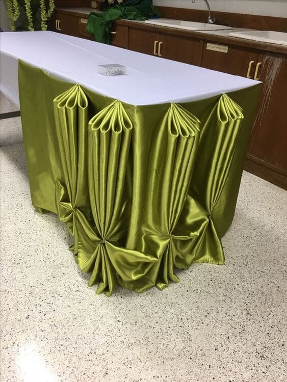 จับผ้าปูโต๊ะ สีเขียว